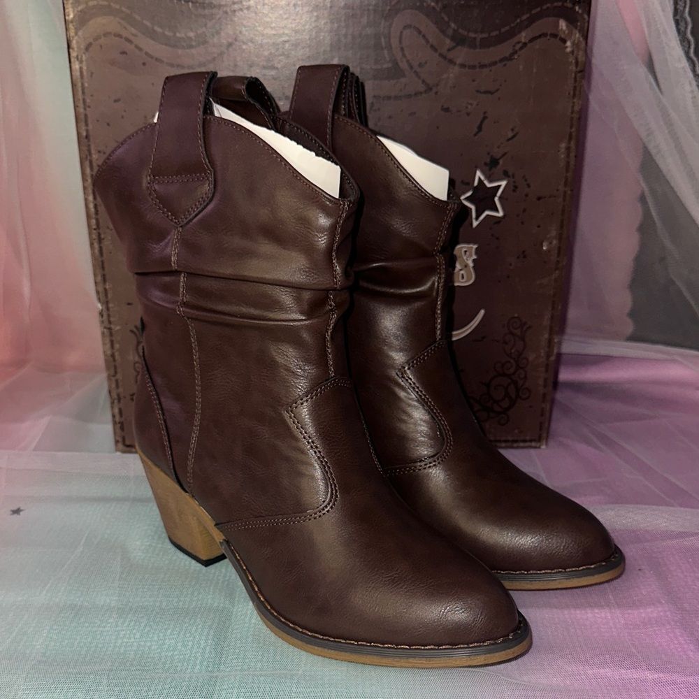 Canyon Trails Women's Brown Ankle Boots - Picture 3 of 9